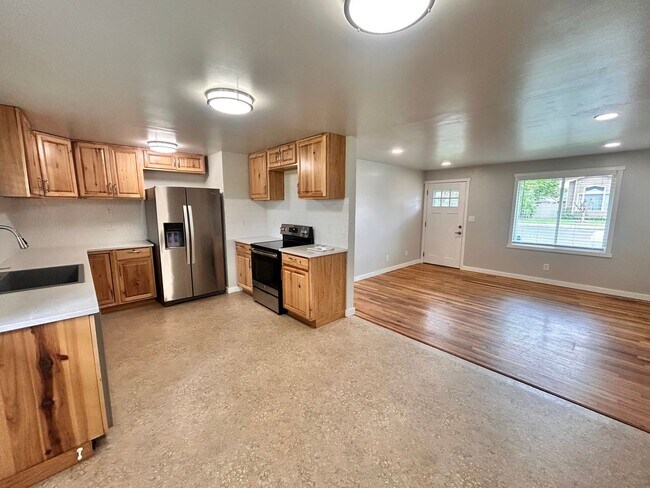 Foto del edificio - Completely Renovated 4 Bed, 2 Bath Home in Spokane!