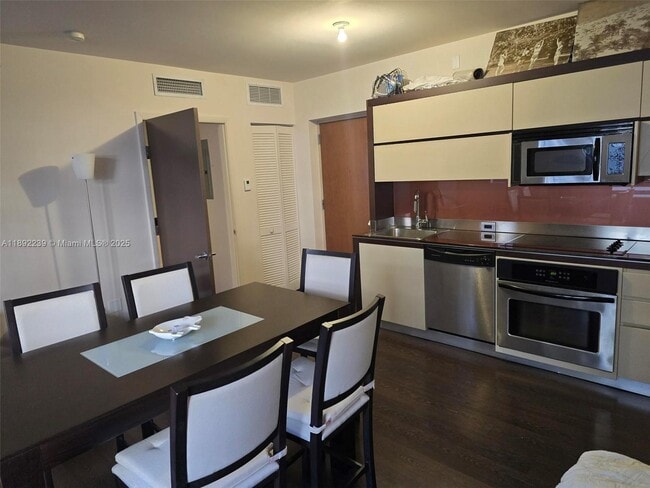 Building Photo - 435 21st St