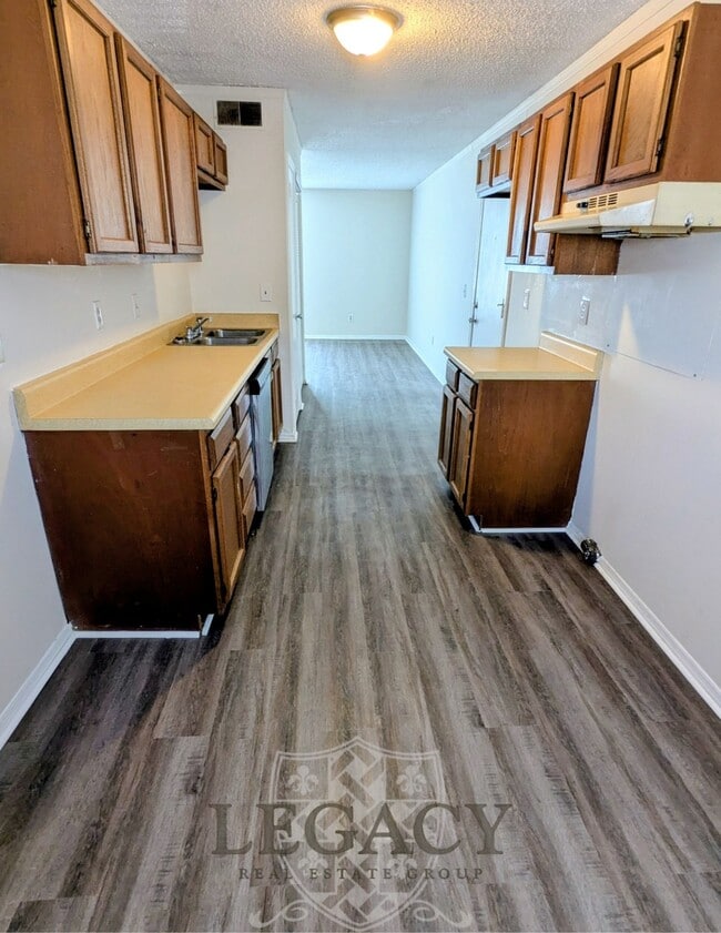 Building Photo - 918 Coarsey Dr