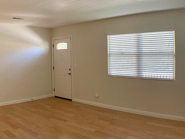 Foto del edificio - 5253 Topanga Canyon Blvd