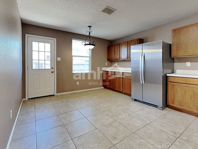 Foto del edificio - 3028 Misty Ridge Ln