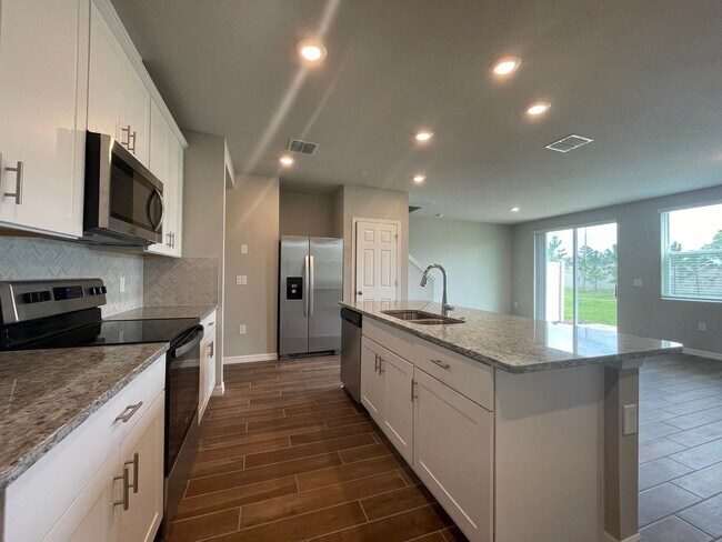 Building Photo - 3 Bedroom, 2.5 Bath Town Home in Greens at...