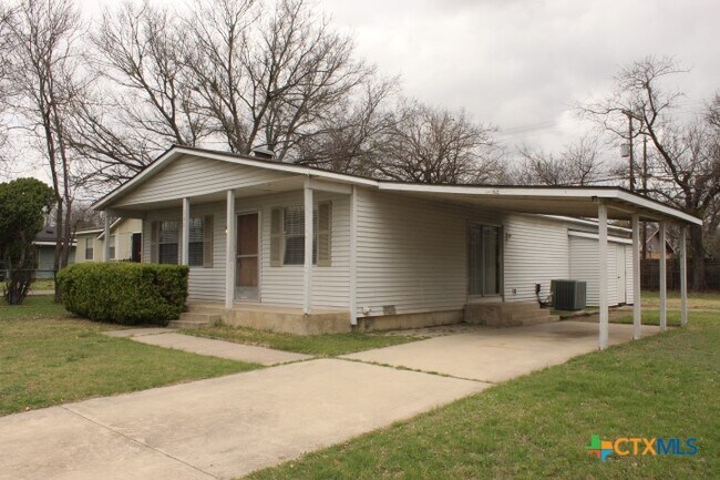 Building Photo - 1301 Anna Lee Dr