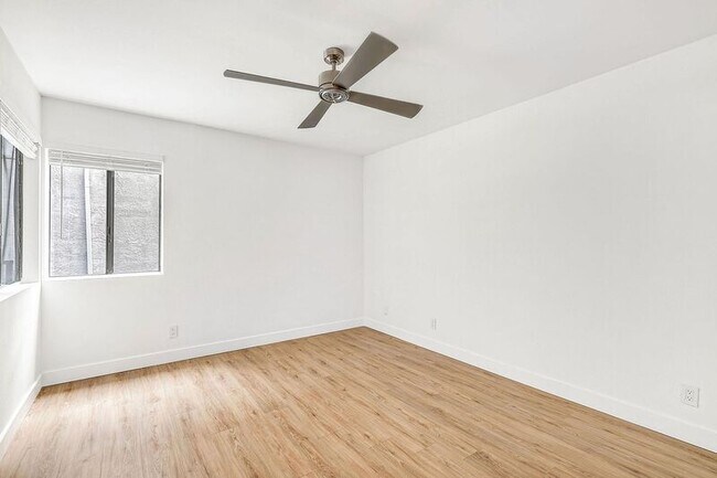 Building Photo - 5807 Laurel Canyon Blvd