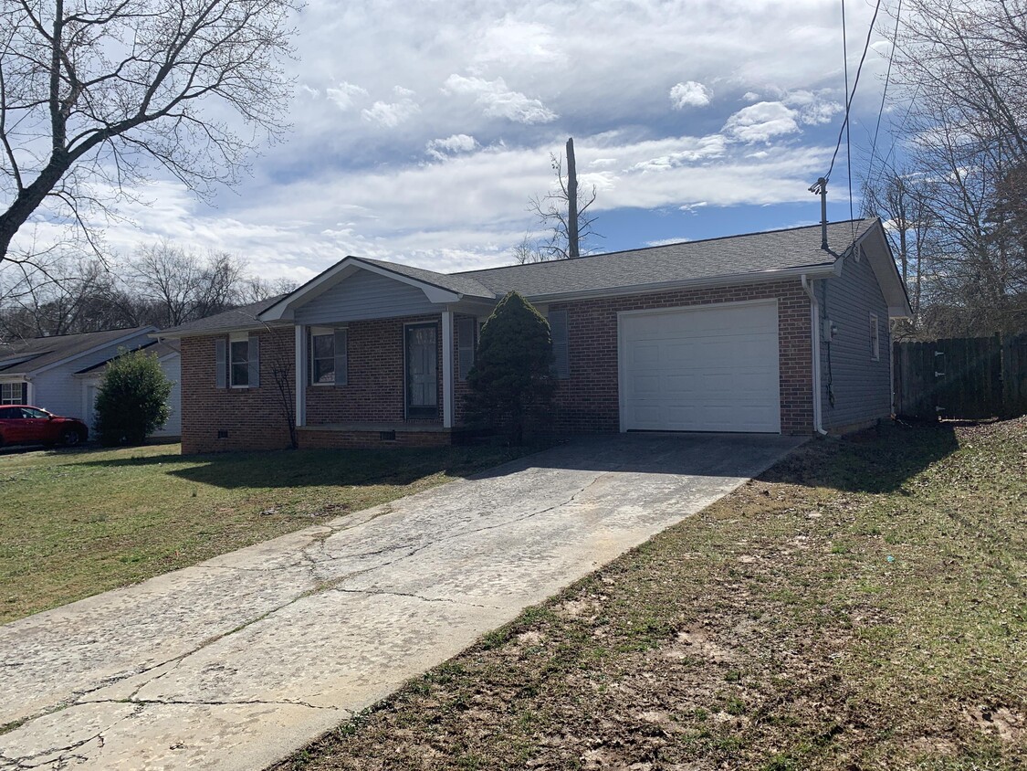 Primary Photo - 6604 Cadbury Dr