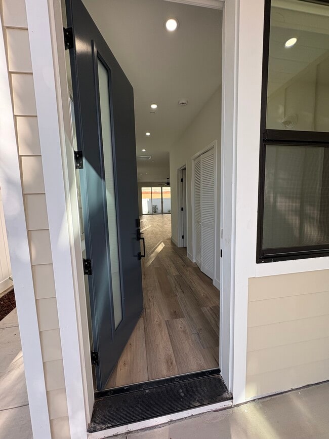 Foto del edificio - 258 Donax Ave