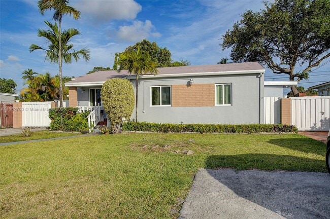 Foto del edificio - 1721 SW 75th Avenue Rd