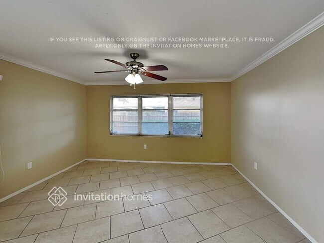 Foto del edificio - 3800 Pin Oaks St