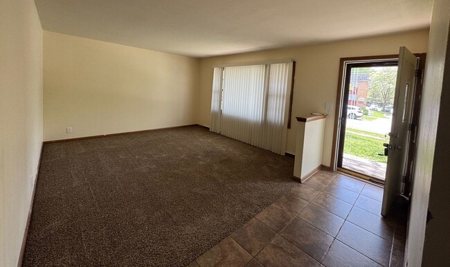 Building Photo - 239 Flintridge Dr