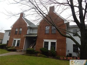Building Photo - 255 Wycoff Way W