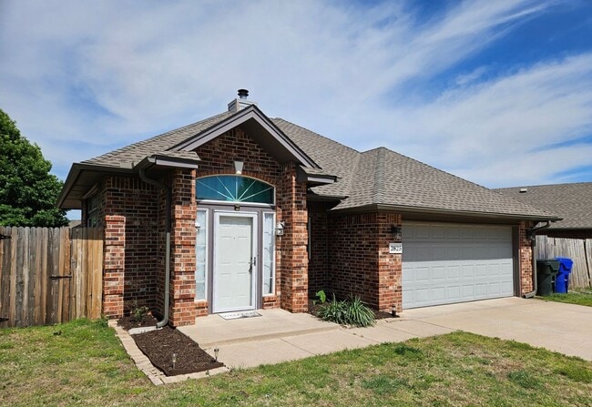 Building Photo - (3) Bed/(2) Bath Avail NOW! Storm Shelter!
