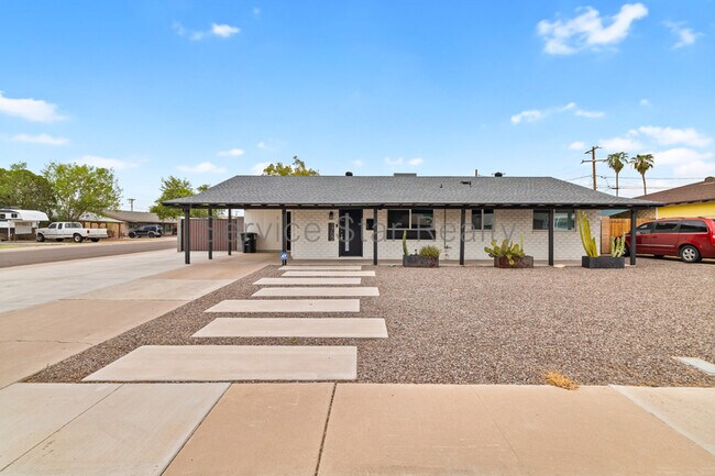 Building Photo - 1702 N 74th St