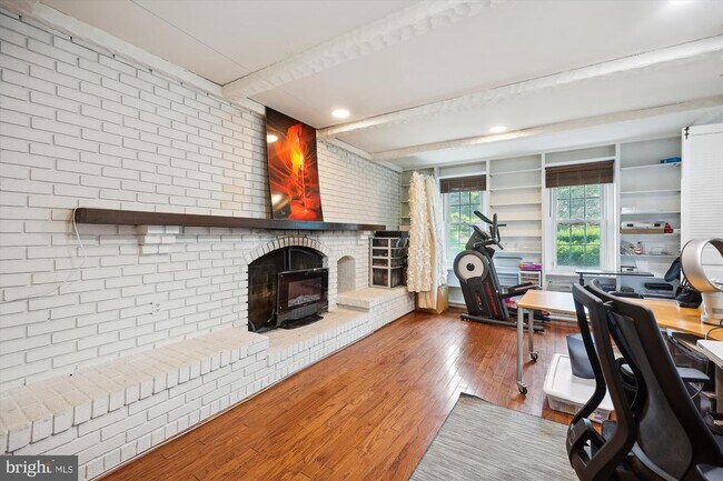 Foto del edificio - 9811 Hill St