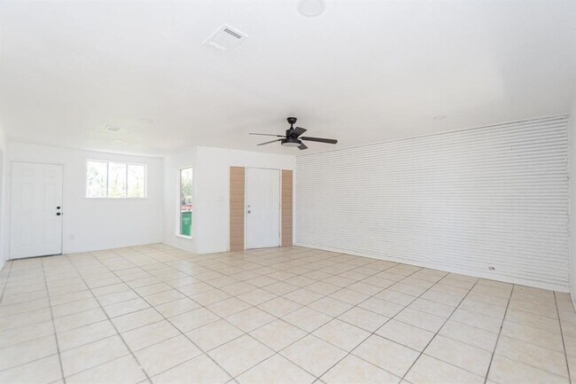 Building Photo - 312 N Gaillard St