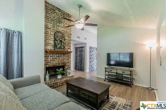 Foto del edificio - 4000 Hickory Rd