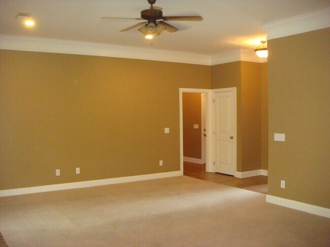 Building Photo - Beautiful Home in Opelika Available in Aug...