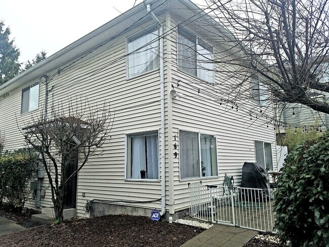 Building Photo - 169 18th Ave