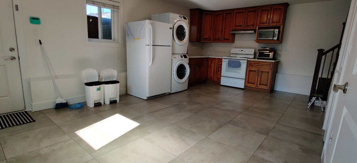 Primary Photo - 1334 59th Av E