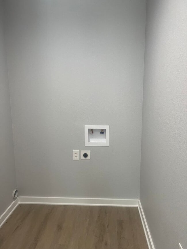 Building Photo - BRAND NEW LACY LAKEVIEW BUILD