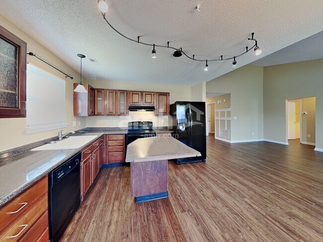 Foto del edificio - 9892 Cedarstone Ln