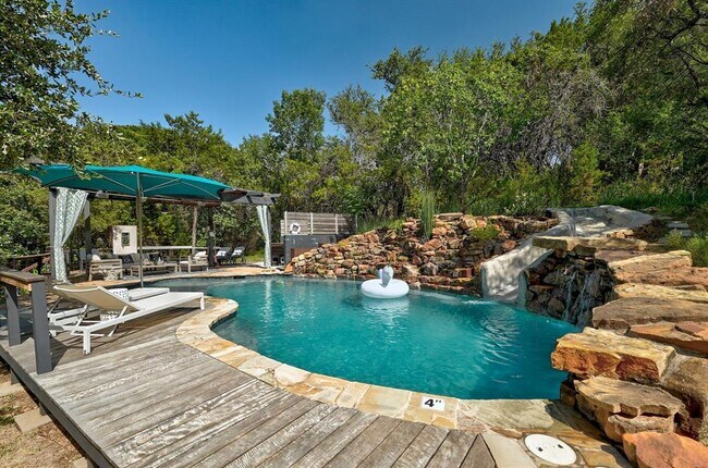 Building Photo - 2001 Mestena Trail