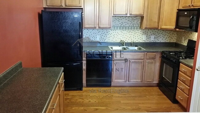 Building Photo - 2210 Valley Edge Dr