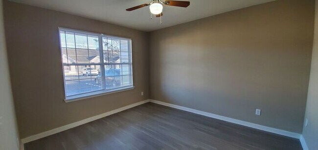 Building Photo - Carolina Commons Apartments
