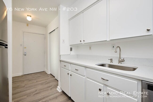 Foto del edificio - 76 New York Ave NW