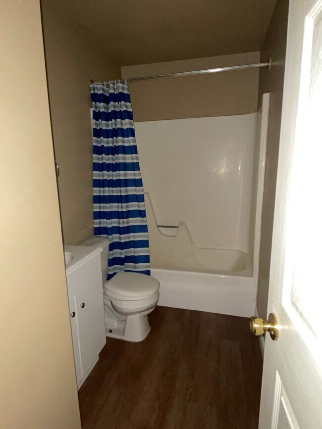 Foto del edificio - 213 Sunnyridge Ct