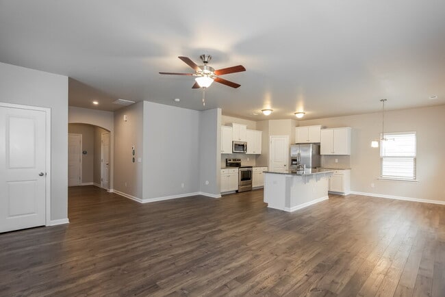 Building Photo - 208 Neal Dr