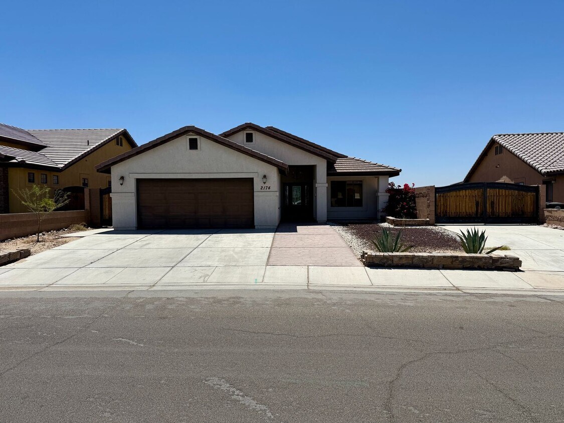 Primary Photo - 4 bedroom view home in San Luis, AZ