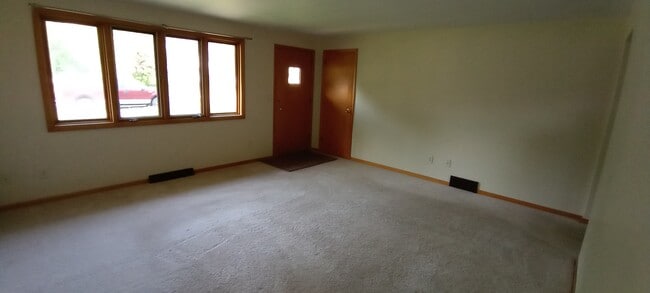 Living room & entrance - 2526 Poplar St NW