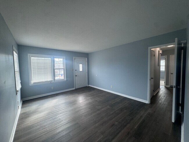 Building Photo - 908 Rochester Dr