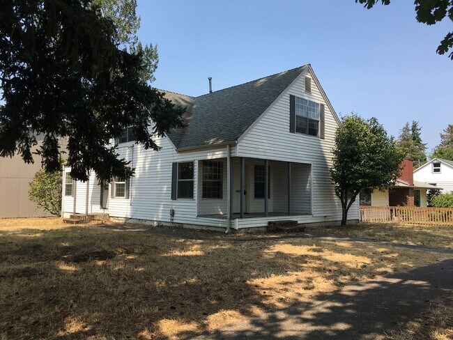 Foto del edificio - Spacious Campus House ~ 5 bedroom, 2 bath