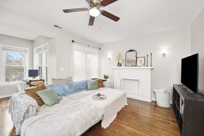 Foto del edificio - 4956 N Ridgeway Ave