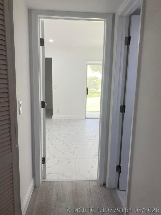 Foto del edificio - 555 Purdy Ln