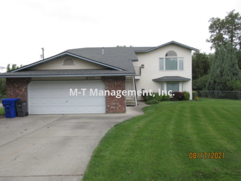 Primary Photo - Valley 2 br/2 bath duplex - upper unit