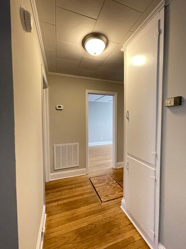 Building Photo - 620