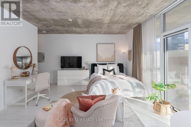 Building Photo - 478 King St W