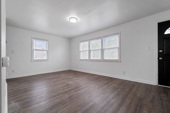 Foto del edificio - 3 Bedroom with Central AC