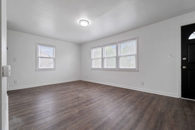 Foto del edificio - Three Bedroom Townhouse in Midland!