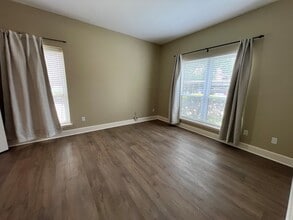 Building Photo - 2025 Augusta Dr