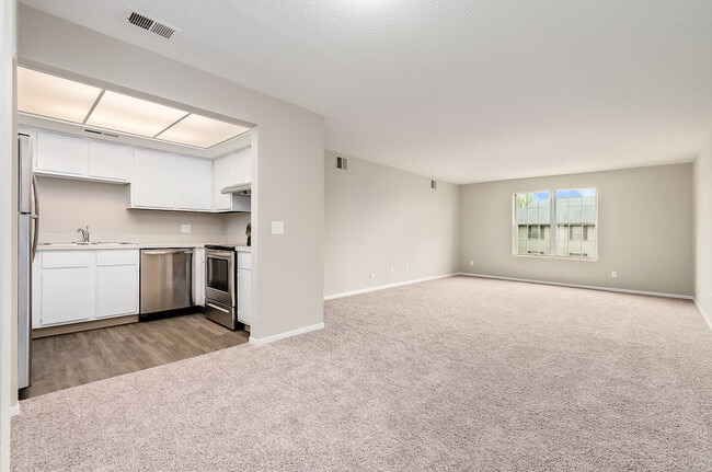 Building Photo - 2064 Park Run Dr