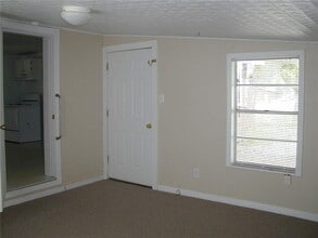 Building Photo - 421 S Columbia Dr