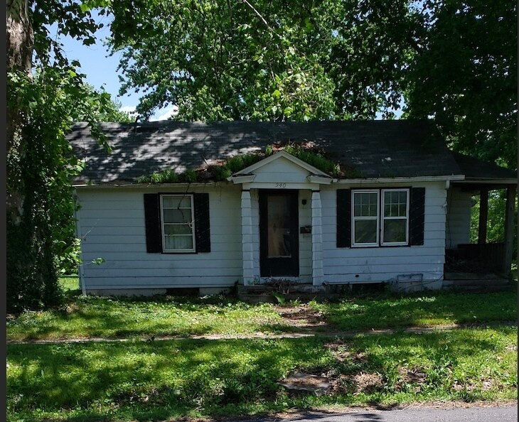 340 Pine St, Jacksonville, IL 62650 House Rental in Jacksonville, IL