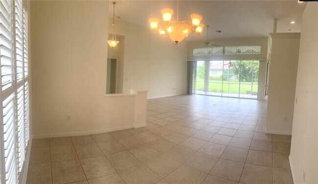 Foto del edificio - 664 Silk Oak Dr