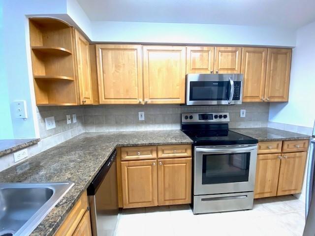 Foto del edificio - 2048 Alta Meadows Ln