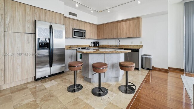 Foto del edificio - 1755 E Hallandale Beach Blvd
