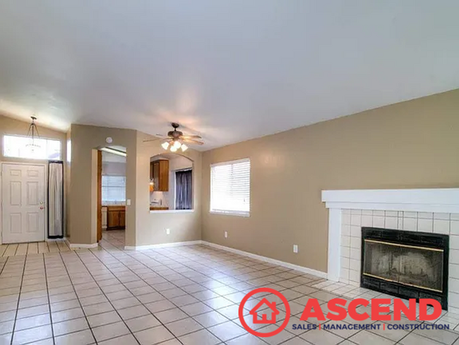 Building Photo - Lovely 3 Bedroom Home Off McCutchen and Ol...