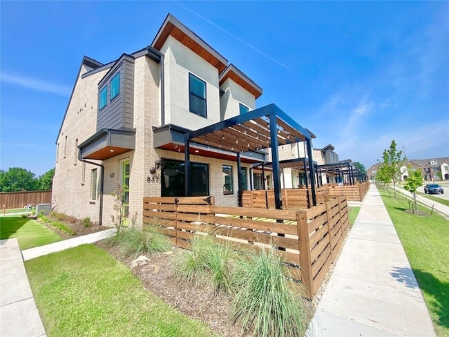 Building Photo - 837 Emerling Dr